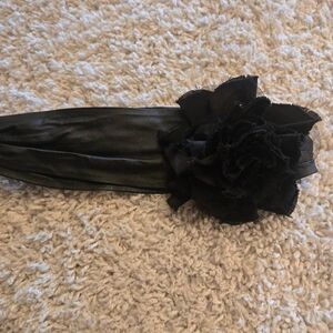 White House Black Market Black Leather Stretch Belt Flower Accent XS